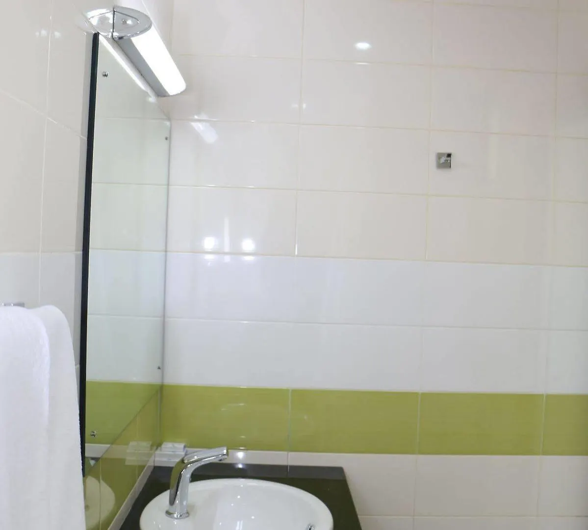 Saninro Hotel - Ragama