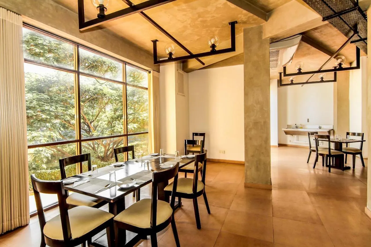 Saninro Hotel - Ragama 3*,